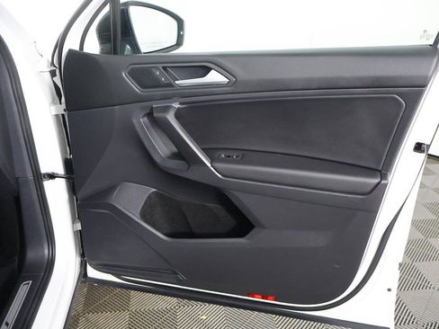 Used 2021 Volkswagen Tiguan SE R-Line image 23