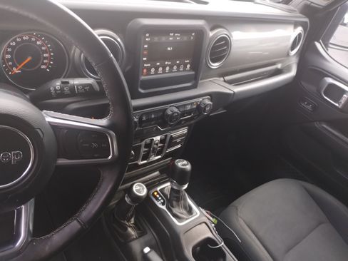 Used 2018 Jeep Wrangler Unlimited Sahara w/ Cold Weather Group image 12