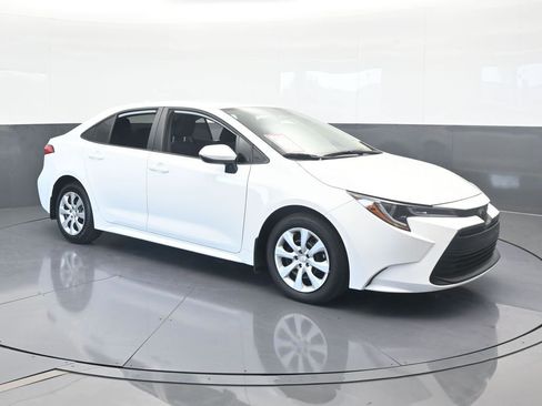 Used 2025 Toyota Corolla LE image 8