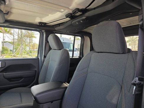 New 2026 Jeep Gladiator Sport image 10