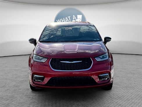 Certified 2026 Chrysler Pacifica Select image 3