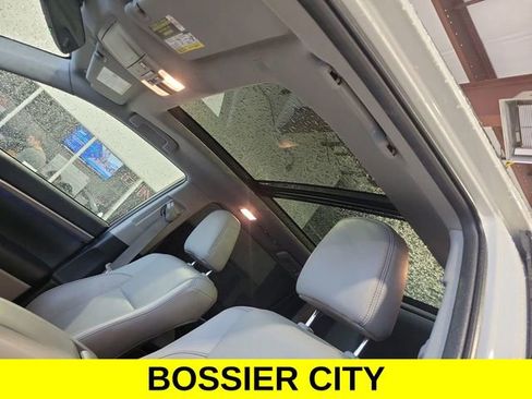 Used 2019 Toyota Highlander Limited Platinum FWD image 19
