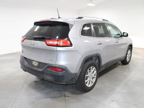 Used 2018 Jeep Cherokee Latitude image 9
