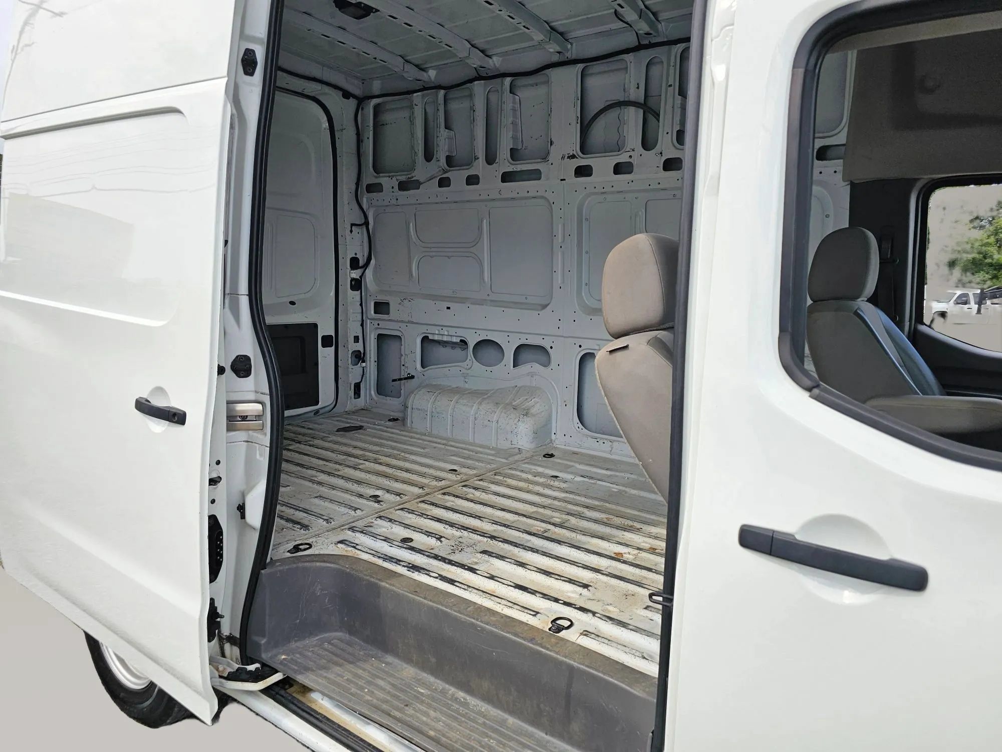 Used 2021 Nissan NV 2500 S RWD image 5