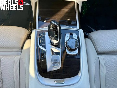 Used 2018 BMW 740i xDrive AWD/4WD image 16