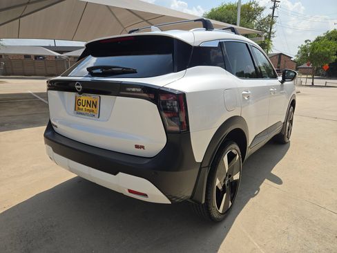 Certified 2025 Nissan Kicks SR FWD image 3