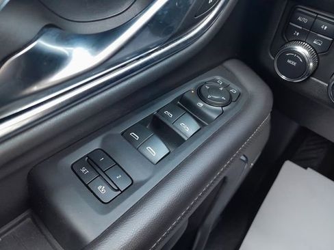 Used 2024 GMC Yukon SLT AWD/4WD image 34