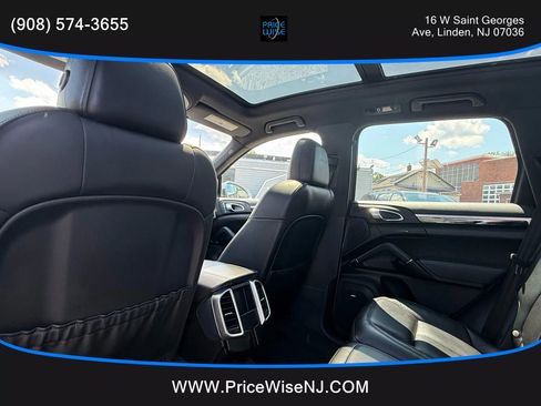Used 2017 Porsche Cayenne Platinum Edition image 30