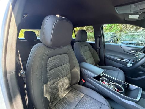 Used 2025 Chevrolet Equinox LT FWD image 37