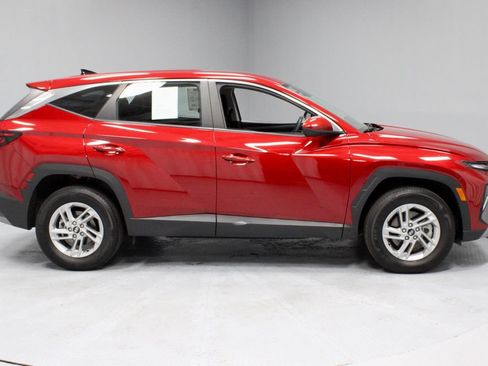 Certified 2025 Hyundai Tucson SE AWD/4WD image 10