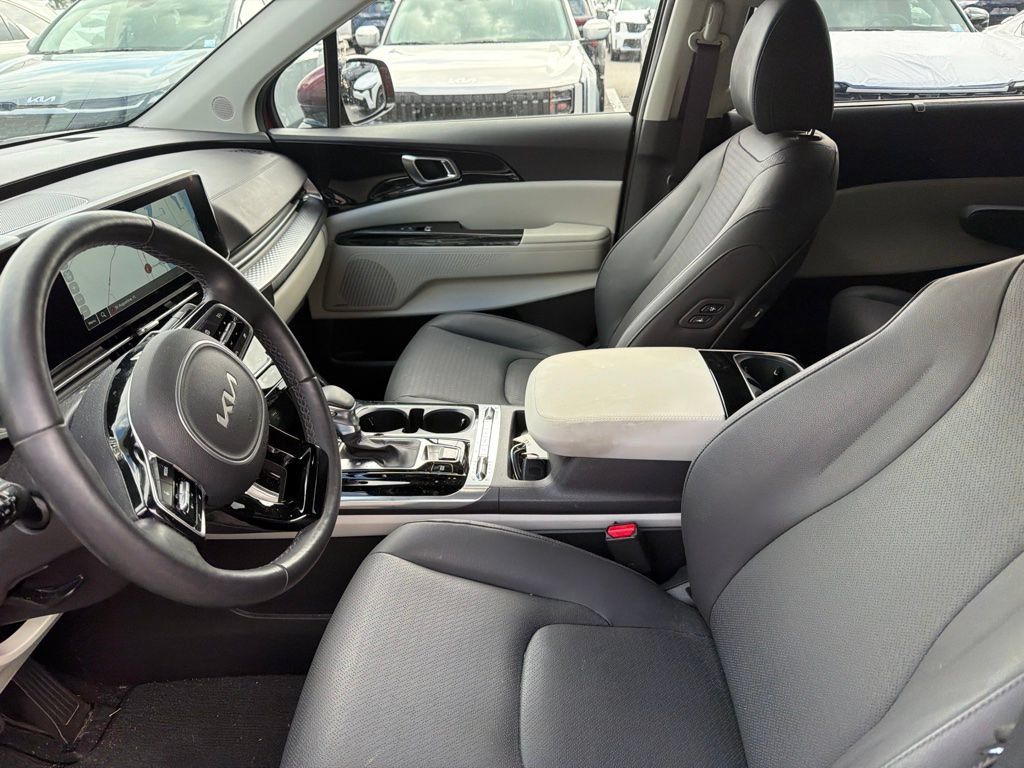 Certified 2023 Kia Carnival SX Prestige FWD image 10
