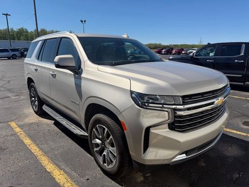 Used 2024 Chevrolet Tahoe LT w/ Luxury Package AWD/4WD image 3