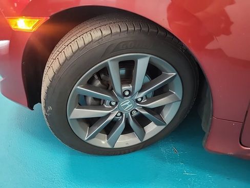 Used 2019 Honda Civic EX image 4