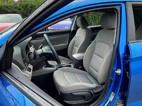 Used 2018 Hyundai Elantra Value Edition FWD image 8