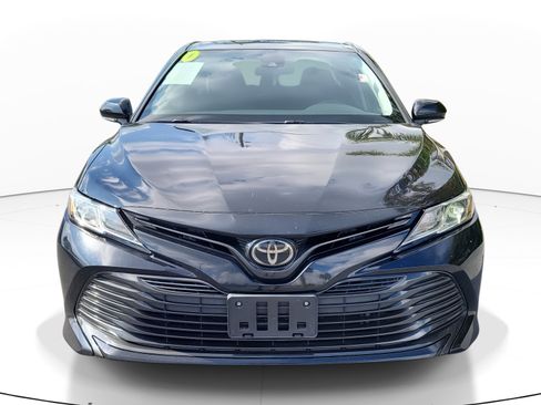 Used 2020 Toyota Camry LE image 2
