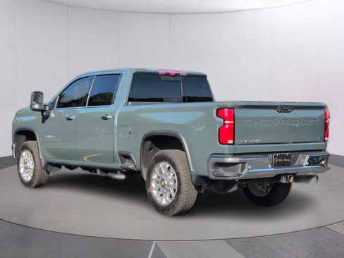 Used 2025 Chevrolet Silverado 2500 LTZ w/ LTZ Convenience Package AWD/4WD image 3