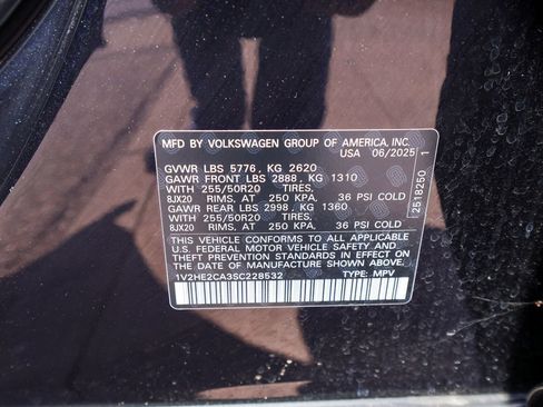 Certified 2025 Volkswagen Atlas Cross Sport SE image 31