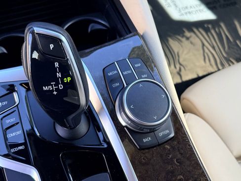 Used 2018 BMW 530i w/ Premium Package image 23