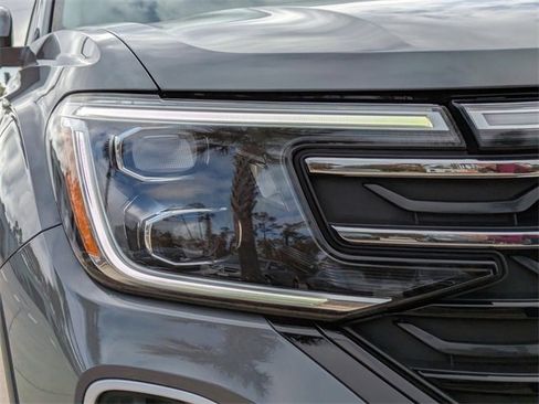 Used 2024 Volkswagen Atlas Peak Edition SE image 10