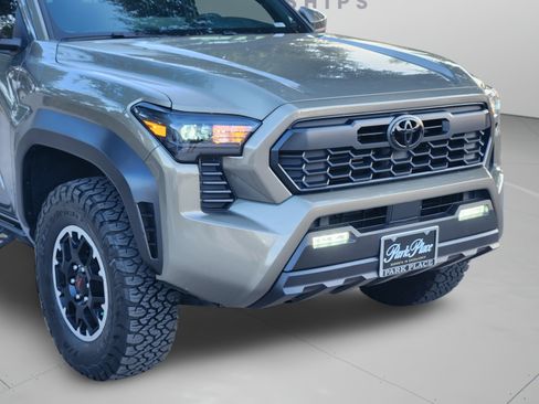 Used 2025 Toyota Tacoma TRD Off-Road AWD/4WD image 33
