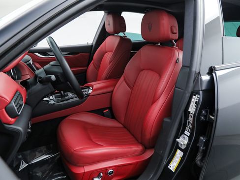 Certified 2022 Maserati Levante GT AWD/4WD image 15