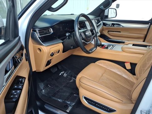 Used 2022 Jeep Grand Wagoneer Series III image 8