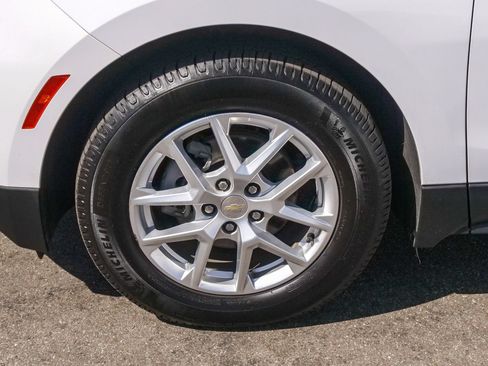 Used 2022 Chevrolet Equinox LT w/ LPO, Floor Liner Package FWD image 5