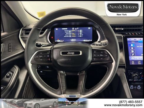 Used 2023 Jeep Grand Cherokee Limited AWD/4WD image 17