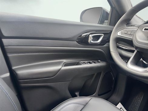 New 2026 Jeep Compass Limited image 19