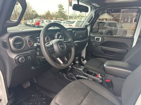 Used 2023 Jeep Gladiator Sport image 14