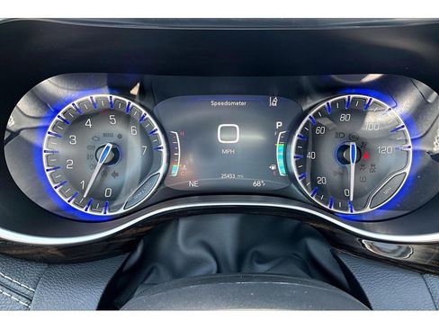 Certified 2023 Chrysler Pacifica Limited AWD/4WD image 29