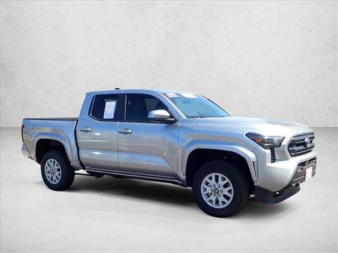 Certified 2025 Toyota Tacoma SR5 AWD/4WD image 6