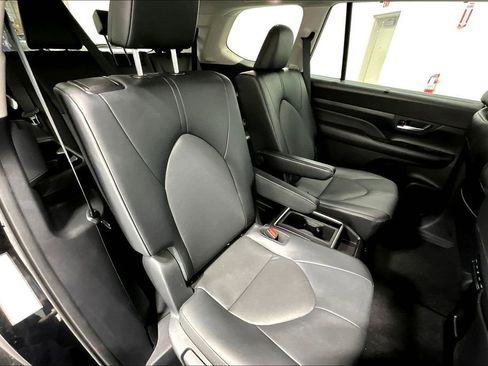 Used 2025 Toyota Grand Highlander AWD image 35