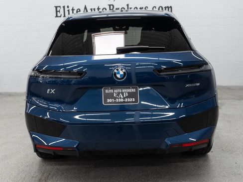 Used 2023 BMW iX xDrive50 w/ Sport Package AWD/4WD image 4
