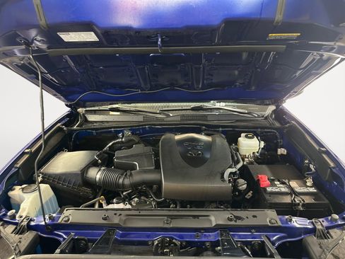 Used 2023 Toyota Tacoma TRD Off-Road w/ Technology Package AWD/4WD image 32