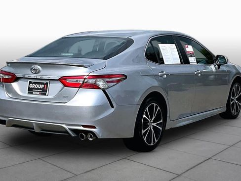 Used 2018 Toyota Camry SE FWD image 12