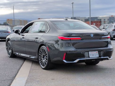 Used 2025 BMW 750e xDrive image 8