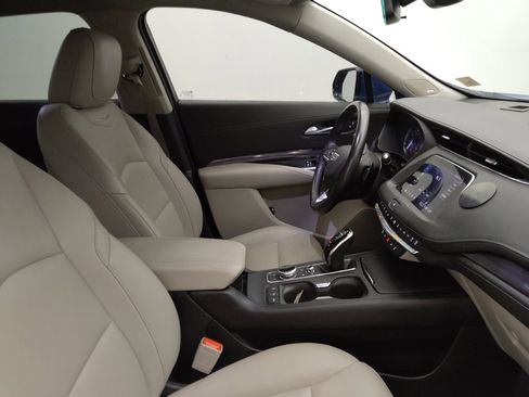 Used 2021 Cadillac XT4 Luxury w/ Cold Weather Package FWD image 21
