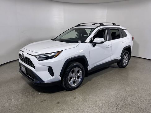Certified 2022 Toyota RAV4 XLE FWD image 7