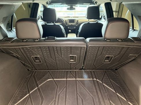 Used 2022 Chevrolet Equinox RS w/ LPO, Floor Liner Package image 8