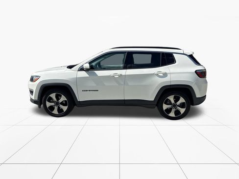 Used 2020 Jeep Compass Latitude w/ Popular Equipment Group FWD image 4
