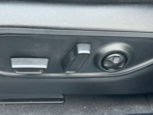 Used 2023 Jeep Grand Cherokee Limited w/ Black Appearance Package image 27