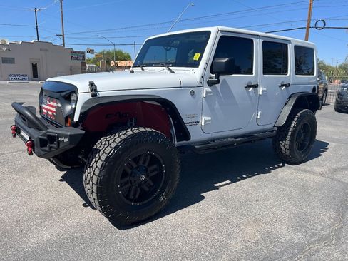 Used 2012 Jeep Wrangler Unlimited Sahara w/ Connectivity Group AWD/4WD image 10