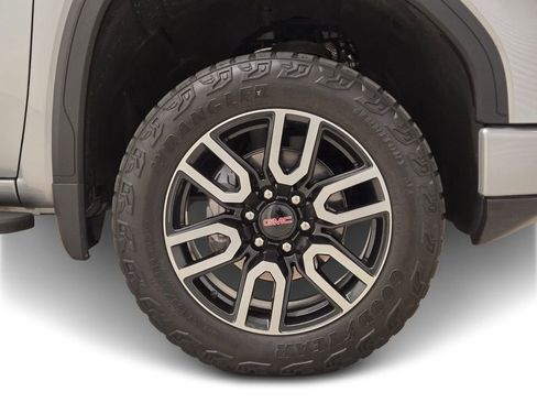 Used 2024 GMC Sierra 1500 AT4 w/ Technology Package AWD/4WD image 8