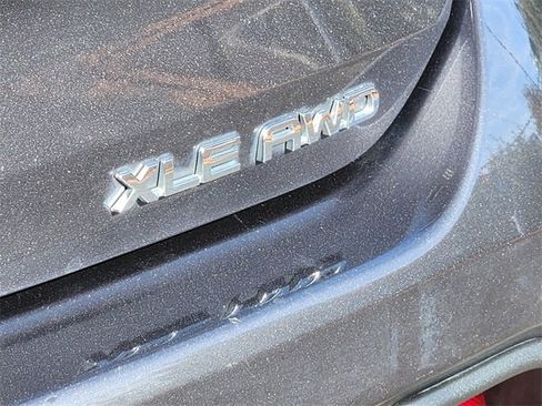 Used 2022 Toyota Highlander XLE image 13