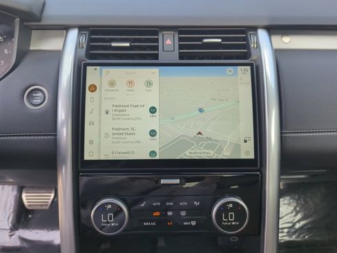 Certified 2024 Land Rover Discovery Dynamic SE image 19