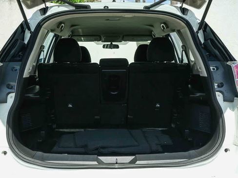 Used 2016 Nissan Rogue S FWD image 26