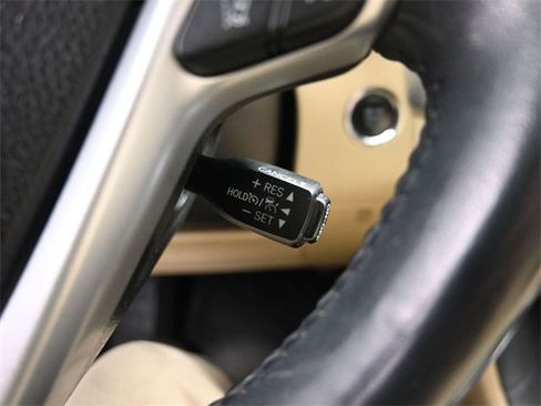 Used 2017 Toyota Highlander XLE image 18