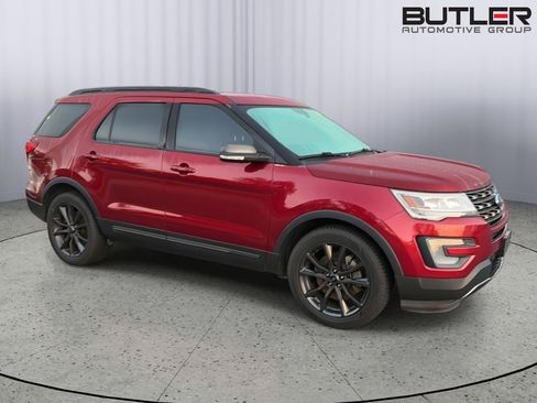 Used 2017 Ford Explorer XLT w/ Equipment Group 202A FWD image 6