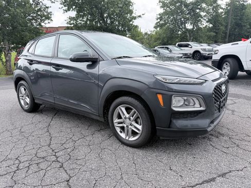 Used 2021 Hyundai Kona SE FWD image 2